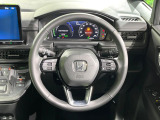 インテリアに合わせたデザインのステアリングは、運転される方のことも考え、運転しやすい形状、大きさです。是非一度、実際に触ってお確かめください。