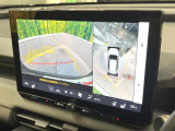 【パノラミックビューモニター】専用のカメラにより、上から見下ろしたような視点で360度クルマの周囲を確認することができます☆縦列駐車や幅寄せ時に活躍してくれます♪