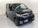 自社整備工場で点検整備をおこなってからお渡ししています。車検が残っている場合は『12ヶ月点検整備』を、車検整備付きの場合は『車検整備』をおこないます。整備費用は車両本体価格に含まれています。