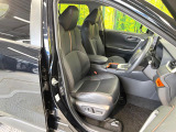 運転席シート廻りは使用感も少なく、良好な状態となっています。前オーナー様が丁寧に使っていたことがよくわかりますね。