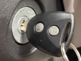 【キーレス】少し離れた場所からでもボタン一つでドアの開錠・施錠ができるのでとっても便利!ドアの鍵穴周りに傷をつけることもありません♪