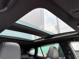 解放感溢れる【サンルーフ】車内には爽やかな風や太陽の穏やかな光が差し込みます☆