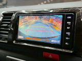 【バックカメラ】運転席から画面上で安全確認ができます。駐車が苦手な方にもオススメな便利機能です。