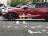 人気のヘッドアップディスプレイ!現在の車速、ナビゲーション・システムによるルート案内の矢印表示、チェック・コントロール、前車接近警告など、さまざまな情報をドライバーの視界内に直接表示いたします!