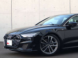 ●Audiが最初に採用したLEDポジショニングランプ。シャープなラインで昼間でも点けていたいと思うほど上品でオシャレです。夜間走行時はさらに目立ちます!