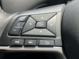 手元でナビの音量調整等が出来るのでナビの操作によるわき見運転を防止することが出来ます。