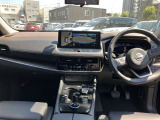 機能性の良いコックピットと、視線が高く視界も良く運転もし易いです。