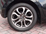 車のデザインにマッチした、純正アルミホイール!