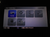 センターディスプレイが装備されております。AM/FMラジオがご利用いただけます。