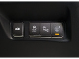 ★使いやすさや安全性を追求したステアリング周り!高級車ゆえにスイッチ類が多いのも特徴ですね!考え尽くされた配置ですぐに使いこなす事が出来ますのでご安心下さい!是非、体感してみて下さい!!