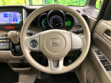 インテリアに合わせたデザインのステアリングは、運転される方のことも考え、運転しやすい形状、大きさです。是非一度、実際に触ってお確かめください。