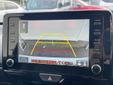 【バックカメラ】駐車時に後方がリアルタイム映像で確認できます。大型商業施設や立体駐車場での駐車時や、夜間のバック時に大活躍!運転スキルに関わらず、今や必須となった装備のひとつです!