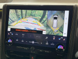 【パノラミックビューモニター】専用のカメラにより、上から見下ろしたような視点で360度クルマの周囲を確認することができます☆死角部分も確認しやすく、狭い場所での切り返しや駐車もスムーズに行えます。