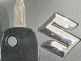 【キーレス】少し離れた場所からでもボタン一つでドアの開錠・施錠ができるのでとっても便利!ドアの鍵穴周りに傷をつけることもありません♪