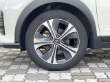純正アルミホイール。タイヤサイズは205/55R17です。
