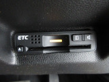 ETC付。高速道路の料金所はキャッシュレスで通過です。サービスエリア等にあるスマートインターの出入りも利用可能でとっても便利。ご納車後すぐにお使い頂けるようセットアップしてのお渡しとなります。
