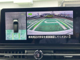 アラウンドビューモニター、駐車中の車を空から見下ろしているかのような映像で表示し、駐車をアシストします