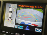 【パノラミックビューモニター】専用のカメラにより、上から見下ろしたような視点で360度クルマの周囲を確認することができます☆死角部分も確認しやすく、狭い場所での切り返しや駐車もスムーズに行えます。