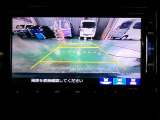 バックカメラの画像です。ガイドラインがスムースな車庫入れをサポートいたします。車庫入れの安心感がアップしますね。