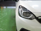LEDヘッドライトは、点灯の瞬間から光量を発揮し、突然暗くなるトンネルなどでの安定感を高めます。