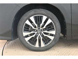 純正なので車に似合うデザインになっていますね。スタッドレスタイヤもご相談下さい。