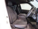 見通しのよいすっきりとした視界で、誰でも運転しやすいです。運転のしやすさは疲れにくさにも繋がりますよ♪