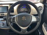 インテリアに合わせたデザインのステアリングは、運転される方のことも考え、運転しやすい形状、大きさです。是非一度、実際に触ってお確かめください。