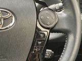 前方の車との車間を設定し、スピードを上げたり緩めたりを自動で行ってくれる追尾式の「レーダークルーズ」。上級装備の一つです!高級車にしかつかない嬉しい機能です。