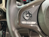 ステアリングにオーディオ操作スイッチが付いています。オーディオ画面に直接タッチしなくても操作が出来ますので、運転に集中できます。