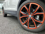 18インチ純正アルミホイールです。タイヤサイズは215/45R18です