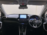 機能性あふれる運転席周りになっています。スイッチ類もとても使いやすく快適に運転できます♪