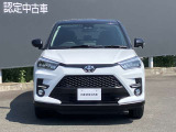 フロントガラスの上部には衝突軽減ブレーキの装置も付いており、より安全に運転を楽しんでいただくことができます。