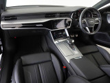 Audiのインテリアはエクステリア同様、優れたデザイン性とクオリティ、そして機能性を兼ね備えております。