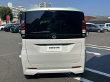 プライバシ-ガラスが装備されています。外を見るときは気にならずに、後方車両から車内が見えにくい設計です。