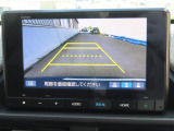 リアワイドカメラシステム!従来の視野に加えて、後方側方を約180&deg;まで見えるワイドビューと、後方を真上から見たような視野で駐車時などに便利なトップダウンビューの3つの視野があります!