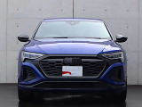 ●Audiが最初に採用したLEDポジショニングランプ。シャープなラインで昼間でも点けていたいと思うほど上品でオシャレです。夜間走行時はさらに目立ちます!