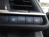 AC100V電源を備えているので、車内で家電品が使用できます。周囲の明るさを検知してハイビームとロービームを自動で切り替えるオートマチックハイビームも装備されています。