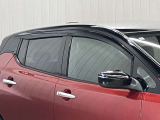 プラスチックバイザー付!雨の日のちょっとした換気にあると便利です!