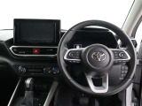 足元広々!快適な運転席回りです