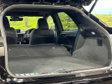 積み下ろしのしやすいデッキにはたっぷりと荷物を積み込んでいただけます。遊びから仕事まで、様々なシーンで頼れます♪