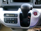 シフトも操作しやすく、快適な運転をサポートしてくれます!!