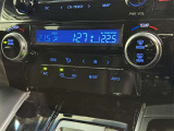 左右独立温度コントロールフルオートエアコンです。運転席、助手席それぞれで独立して温度設定ができます。冷え性の方が乗っても安心ですね♪