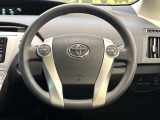 インテリアに合わせたデザインのステアリングは、運転される方のことも考え、運転しやすい形状、大きさです。是非一度、実際に触ってお確かめください。