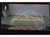 ハンドル操作に連動してガイドラインが変化するバックカメラ搭載です。クルマは構造上たくさんの死角がありますので、とても便利な機能ですね。あくまで補助の為の装備ですのでバックは目視での確認が大事ですよ!