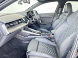 当店ではAudiの基準に基づく100項目にわたる法定点検・整備を無償で実施したうえで、ご納車しております。さらに当店では1年間の長期保証を無償付帯しております。