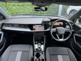 Audiのインテリアはエクステリア同様、優れたデザイン性とクオリティ、そして機能性を兼ね備えております。