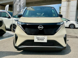 電気自動車の軽だから、運転ラクラク!力強い加速は軽ターボ車の約2倍!スムースな発進で運転が楽しくなる。自宅でカンタン充電。街乗りも余裕の航続距離。家充電なら8時間で100充電。フル充電で約180km走行可能。