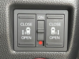【両側パワースライドドア】スマートキーや運転席のスイッチで後席両側スライドドアの開閉が可能♪電動だから力を入れてドアを開ける必要が無く、小さなお子様でも簡単に開け閉めでき快適です♪