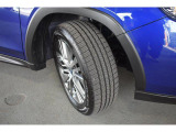 タイヤサイズは225/55R18です