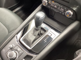 アクセルペダルを踏み込む量や速さに応じて変速パターンをし、人馬一体の運転感覚を発揮してくれる6速オートマ!